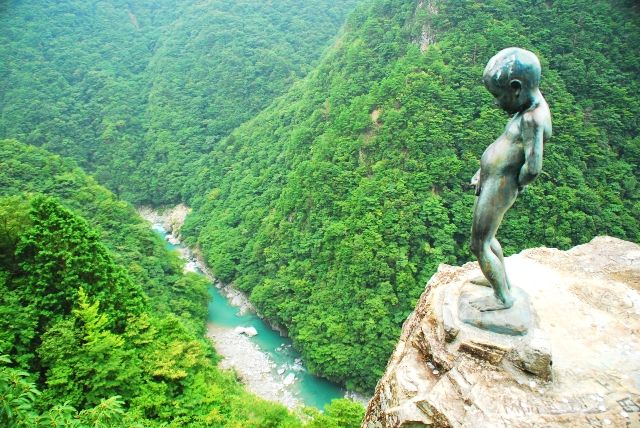 日本の三大秘境スポット 徳島・祖谷 小便小僧