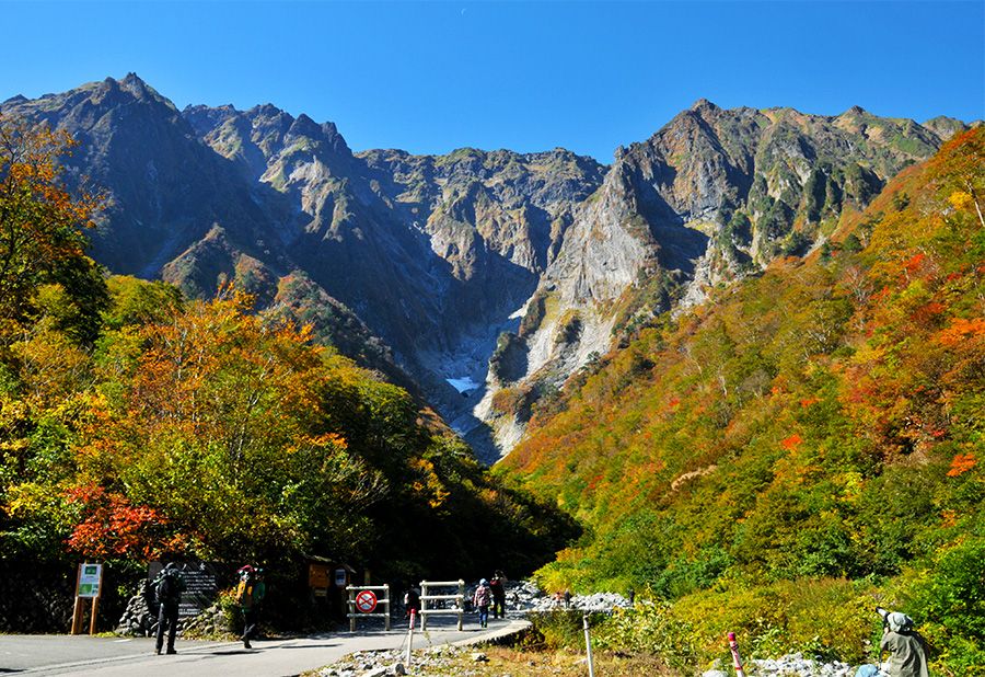 上信越高原國立公園 旅遊景點 遊玩休閒 特色 谷川山脈 秋天的谷川山 一倉澤 秋天的樹葉 健行 健行 登山