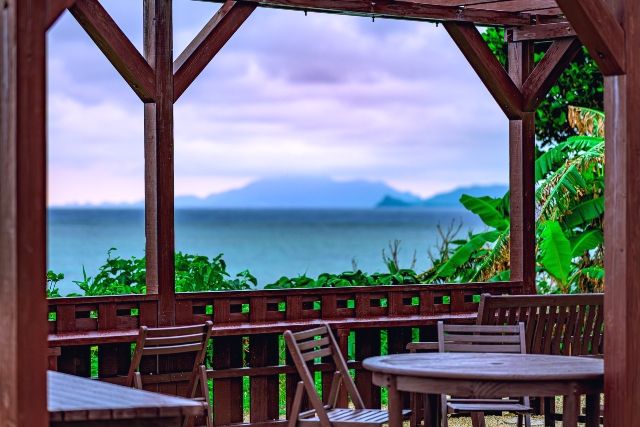 川平湾　おすすめカフェ　テラス席　「ALOALO　CAFE」