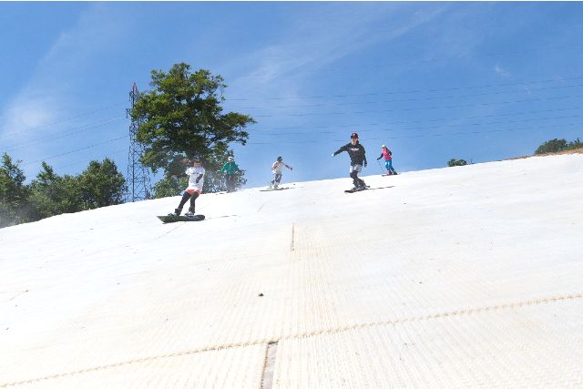 神乐滑雪场的夏季滑雪场图像