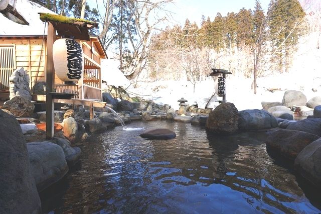 湯沢温泉の観光スポット「貝掛温泉」
