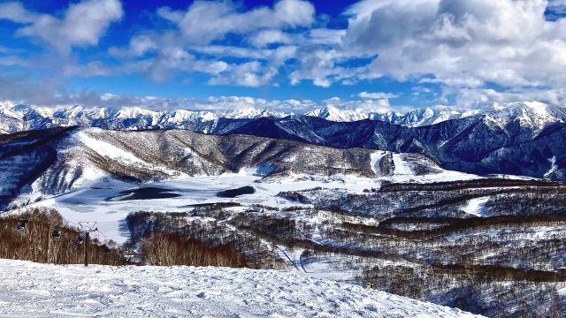 かぐらスキー場のゲレンデ風景