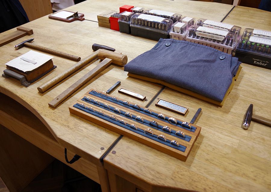 Experience making accessories at Work Studio Ruka in Kamakura, Kanagawa! Making silver rings Already prepared Apron Hammer