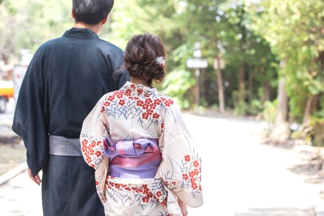 A couple wearing a yukata and going to a fireworks display