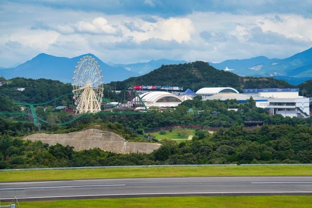白浜空港の滑走路とアドベンチャーワールド