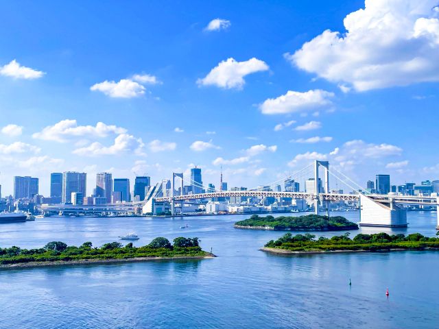 Odaiba Popular areas accessible by train from central Tokyo Odaiba Seaside Park Rainbow Bridge Tokyo Tower Bay Area