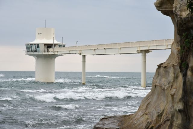 千葉県勝浦市にある「かつうら海中公園海中展望塔」
