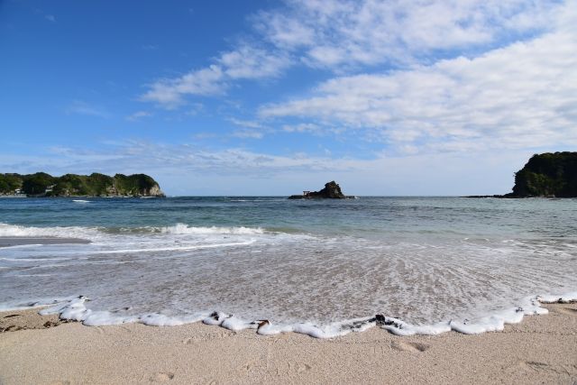 从千叶县胜浦市守谷海岸看到的大岛