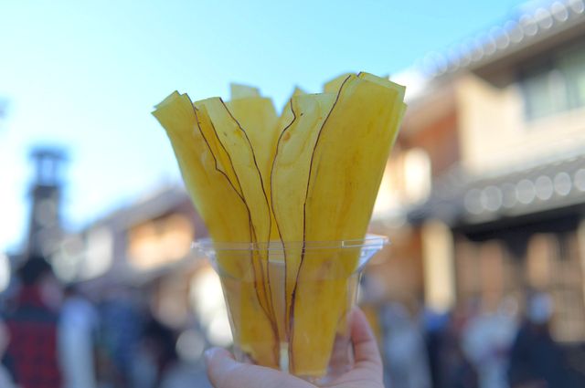 Image of eating while walking in Kawagoe