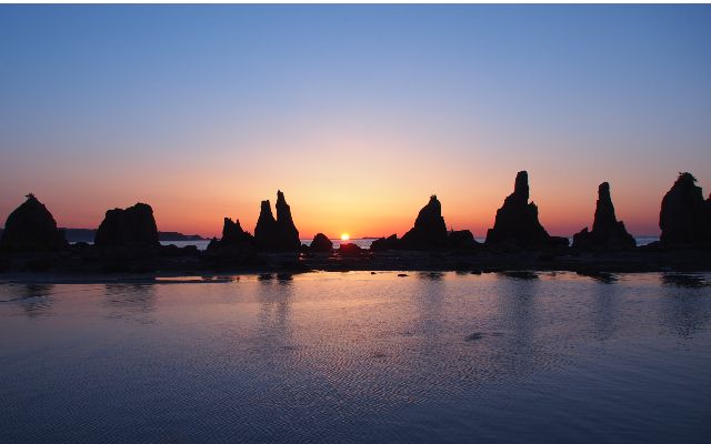 Sunrise over Hashiguiiwa Rock