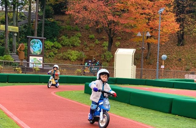 Children enjoying motorbike attractions at Mobility Resort Motegi
