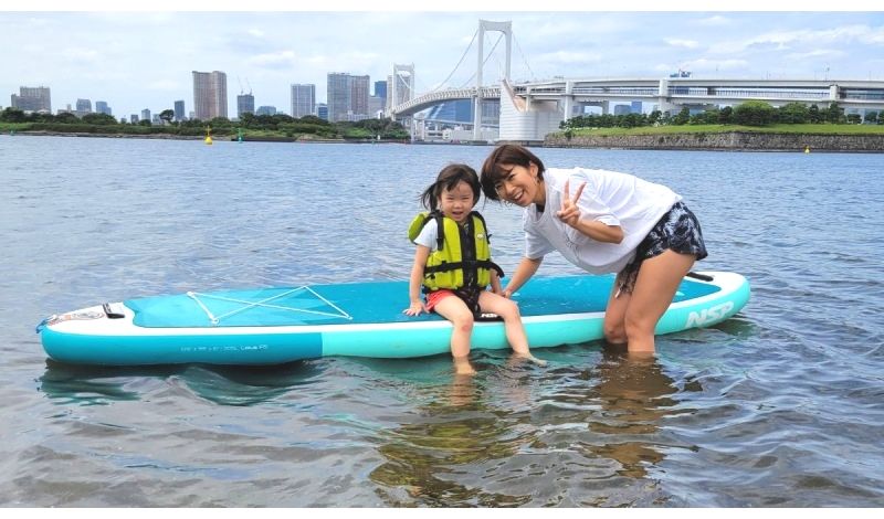 Enjoying SUP experience with children at Odaiba SUP School Leaf