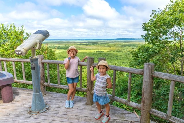 享受北海道之旅的孩子們 十勝平原展望台