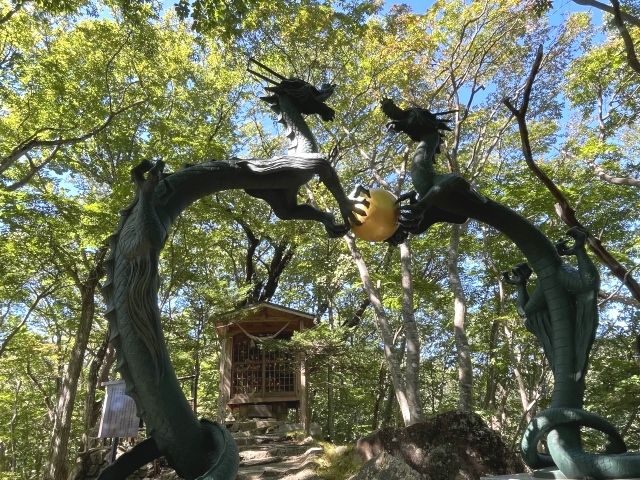 鬼怒川温泉神社に新設された「双龍門」
