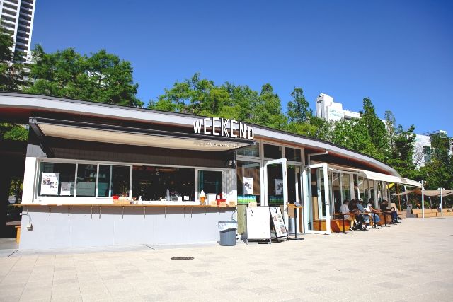 神戸　東遊園地　　カフェ＆レストラン「WEEKEND」