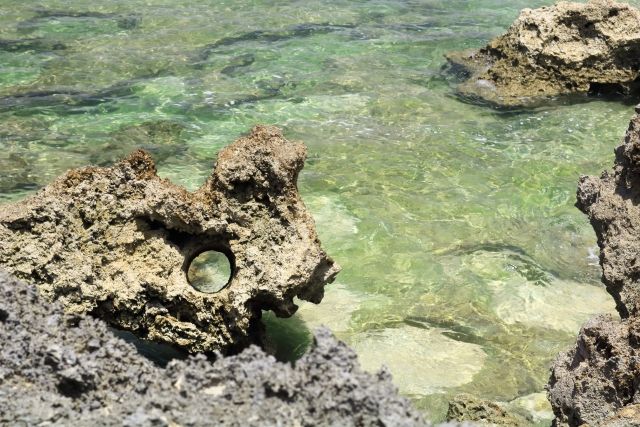 古宇利島トケイ浜のポットホール