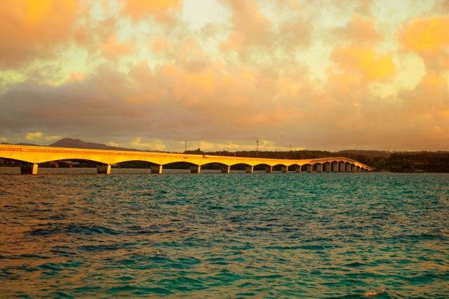沖縄・古宇利大橋の夕焼け