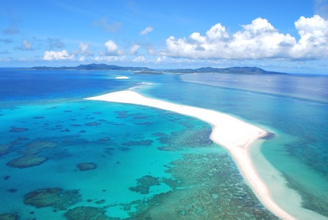 如何前往久米島 推薦活動 哈特諾濱登陸之旅 哈特諾濱 東方最美的無人島 壯觀的風景區 鈷藍的大海 純白的沙灘 熱帶天堂
