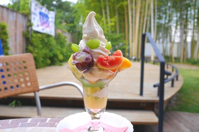 Fruit parfait at “Parlor Kagutsu Komachi” in Kurashiki