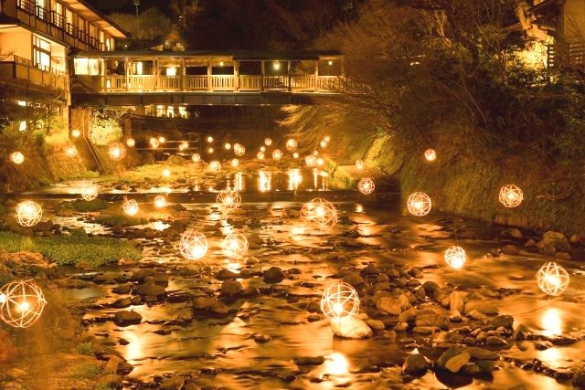 黒川温泉のライトアップイベント「湯あかり」