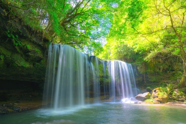 Nabegataki 公園的瀑布