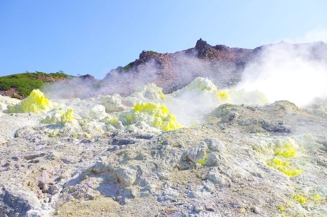 北海道　屈斜路湖のおすすめ観光スポット　硫黄山（アトサヌプリ）