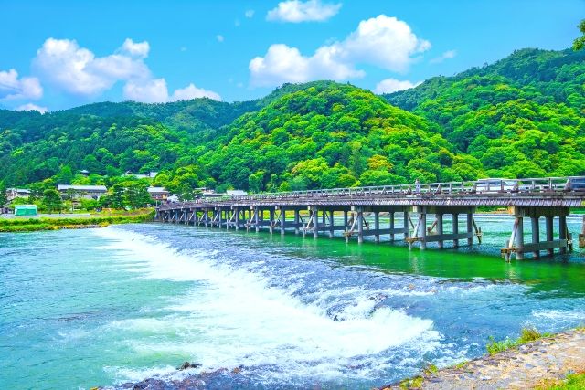 京都推薦騎乘路線：嵐山新綠，渡月橋