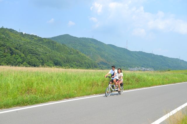 Kyoto Cycling Tour "Kira Kira" A couple enjoying cycling around Kameoka