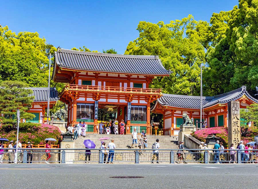 สถานีเกียวโต กิออน-ชิโจ สถานที่ท่องเที่ยวแนะนำ ศาลเจ้ายาซากะ ประตูทิศตะวันตกทาวเวอร์ สำนักงานใหญ่ของศาลเจ้ากิออน สามเทศกาลสำคัญในญี่ปุ่น ศาลเจ้าเทศกาลกิออน ขับไล่วิญญาณชั่วร้ายและปัดเป่าโรคระบาด