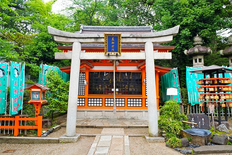 京都祗园四条站 推荐观光景点 八坂神社 御御前神社 三美女神、宗像三女神 娱乐、美容、化妆品