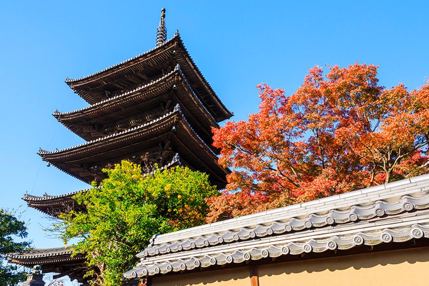 京都　祇園四条駅　おすすめ観光スポット　法観寺　八坂の塔　五重塔　聖徳太子　足利義教　紅葉