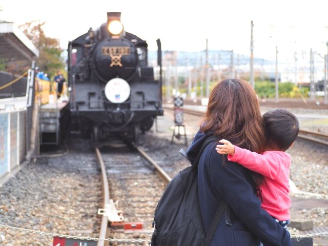 A family enjoying sightseeing in Kyoto