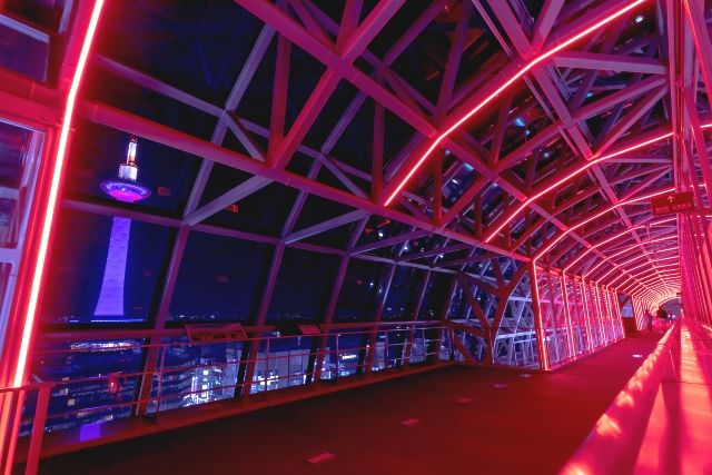 夜の京都駅　空中径路（SKYWAY）