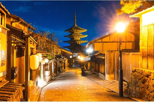 京都の夜　産寧坂（三年坂）　八坂の塔