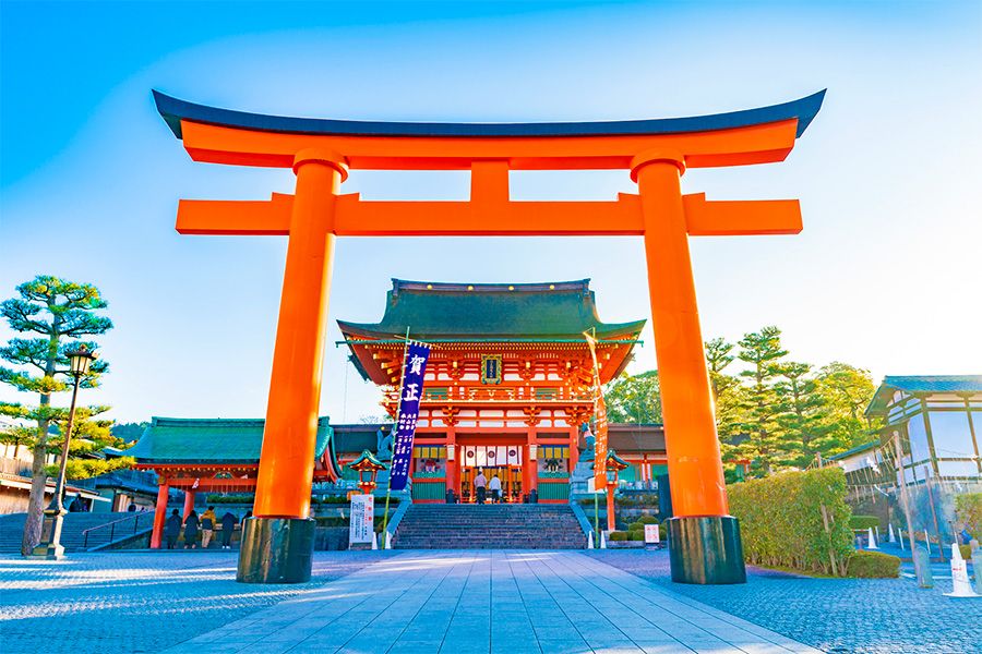 Popular shrines and temples in Kyoto Fushimi Inari Shrine Oinari-san The guardian deity of prosperous business and a bountiful harvest
