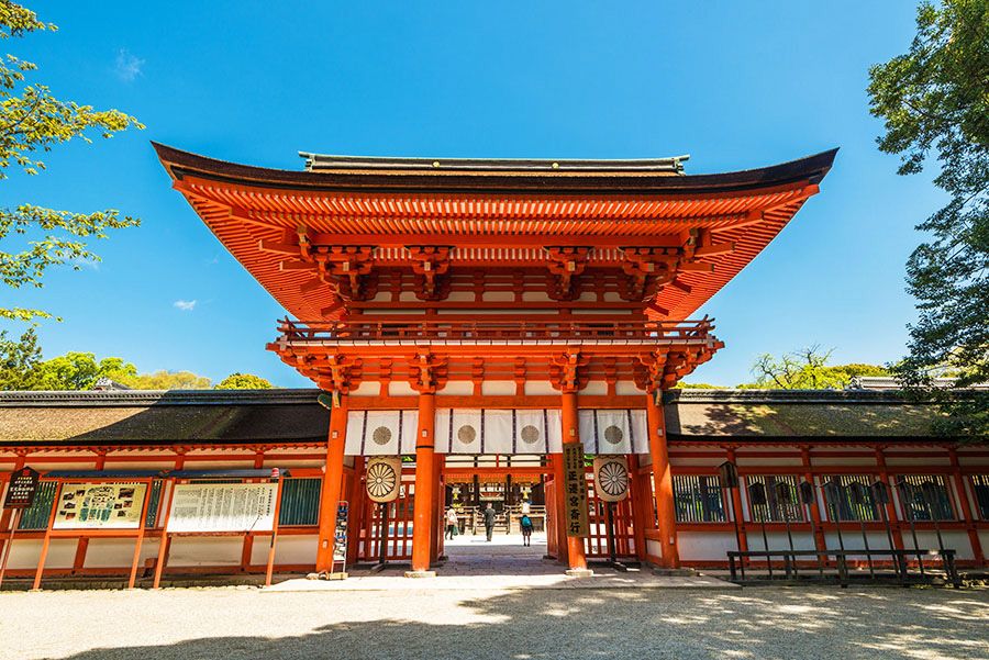 ศาลเจ้าและวัดยอดนิยมในเกียวโต ศาลเจ้าชิโมกาโมะ ศาลเจ้าคาโมมิโอยะ ศาลเจ้าที่เก่าแก่ที่สุดในเกียวโต เทพเจ้าแห่งการแต่งงาน
