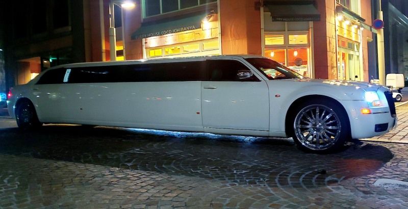 Have a rich time with limousine rental! Luxury limousine image photo