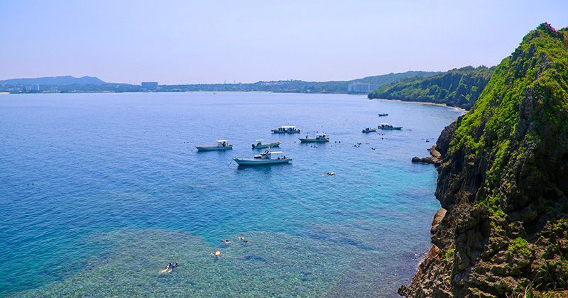 真栄田岬展望台│観光に人気の絶景フォトスポットの行き方と駐車場料金