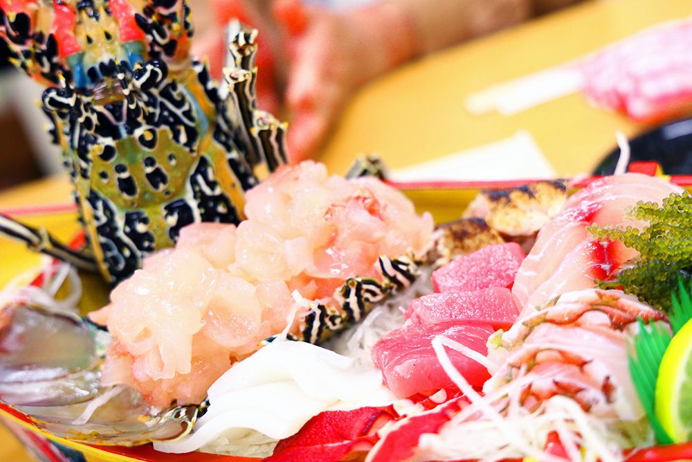 持ち上げを体験する｜仕組み・値段・注意点　伊勢海老　お造り　刺身