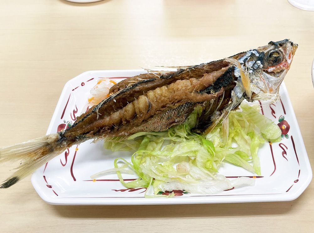 那覇市第一牧志公設市場でおすすめの食堂・お店4選　第一牧志公設市場名物グルクンの唐揚げ