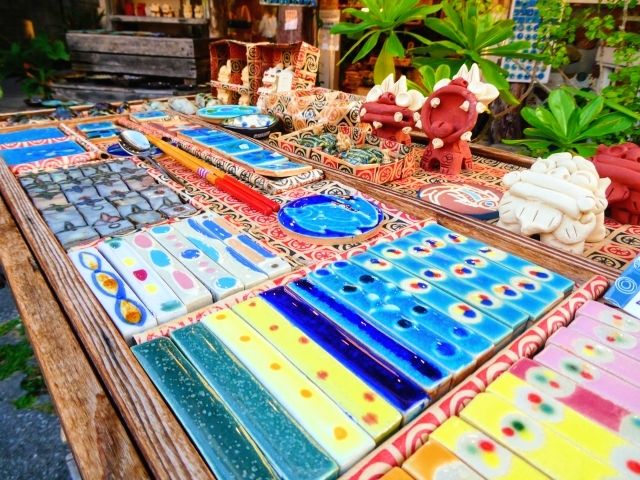 沖縄　お土産屋　お土産　イメージ