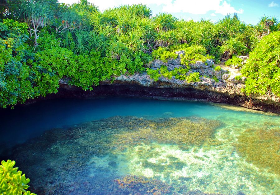 宮古島觀光 推薦景點 隱藏景點指南 皮卡松果海空健康公園 由海水流入而形成的天然池塘。