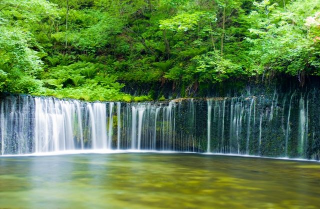 長野　軽井沢　白糸の滝　国有林内にある人気の景勝地　マイナスイオン