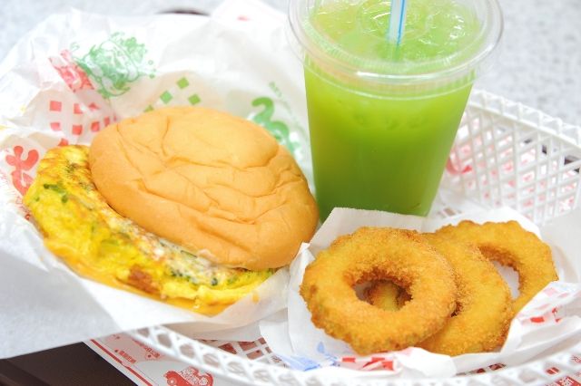 沖縄・那覇　おすすめハンバーガー　「Jef」　ゴーヤーバーガー　ゴーヤリング