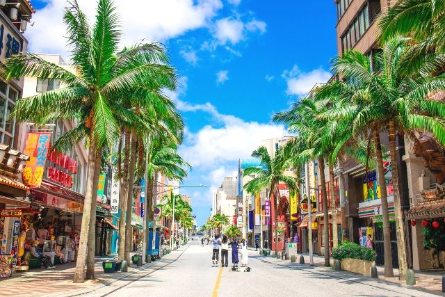 沖縄旅行　観光スポット　国際通り　ショッピング