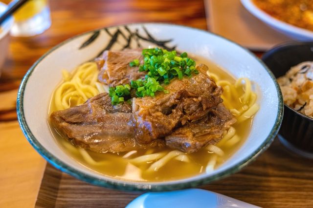 沖縄・那覇　ソーキそば