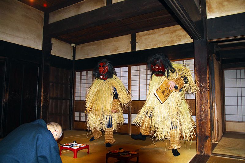 เทศกาลนามาฮาเกะ ไชโตะ ศาลเจ้ามายามะ เมืองอาคิตะ โอกะ คิตาอุระ งานนามาฮาเกะ การจำลองเหตุการณ์ ห้องโถงคางุระ งานพื้นบ้าน งานพื้นเมืองของนามาฮาเกะ วันส่งท้ายปีเก่า