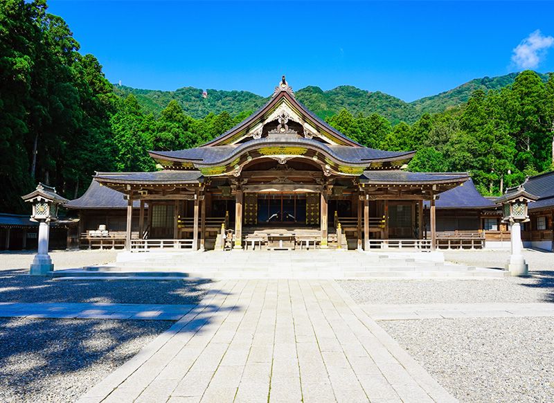 新潟觀光示範路線 1晚2天 初次造訪的推薦景點 觀光景點 彌彥神社 新潟的代表性能量景點 越後的名山 彌彥禦彥山 始建於2,400多年前 本宮 神武天皇天山命 生意興彥山 始建於2,400多年前 本宮 神武天皇天山命 生意興彥