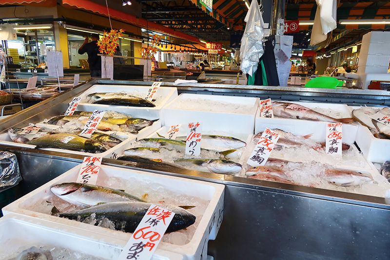 Niigata sightseeing Model course 1 night 2 days Recommended spots for first-time visitors Sightseeing spots Minato Marche Pier Bandai Pier Bandai Bandaijima Fresh Fish Center Gourmet Sushi Baumkuchen
