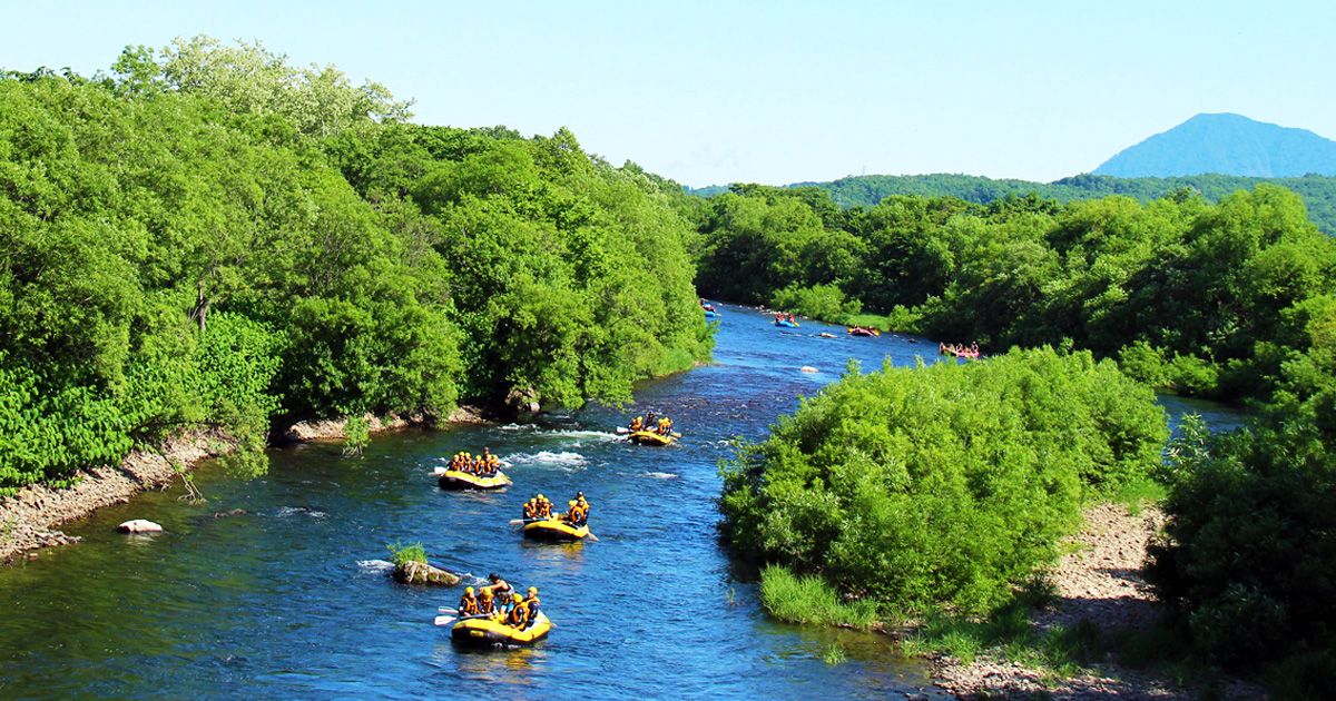 ニセコ　アクティビティの人気体験ツアーランキング　ラフティング　大自然　川遊び
